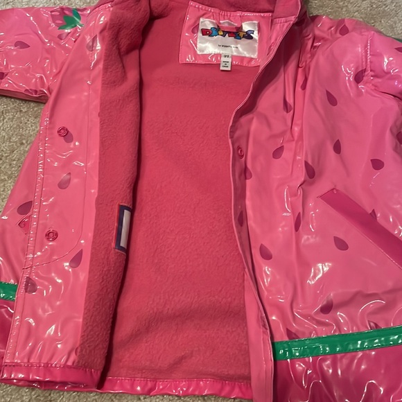 Driplets Adorable Strawberry 3T Raincoat - Picture 4 of 4